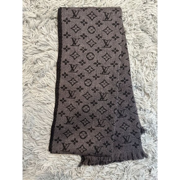 Louis Vuitton Monogram Scarf 100% Wool Made In Italy - Picture 1 of 3
